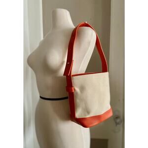 Casual Cream Canvas Shoulder Bag w/Orange Faux Leather Trim sz OS